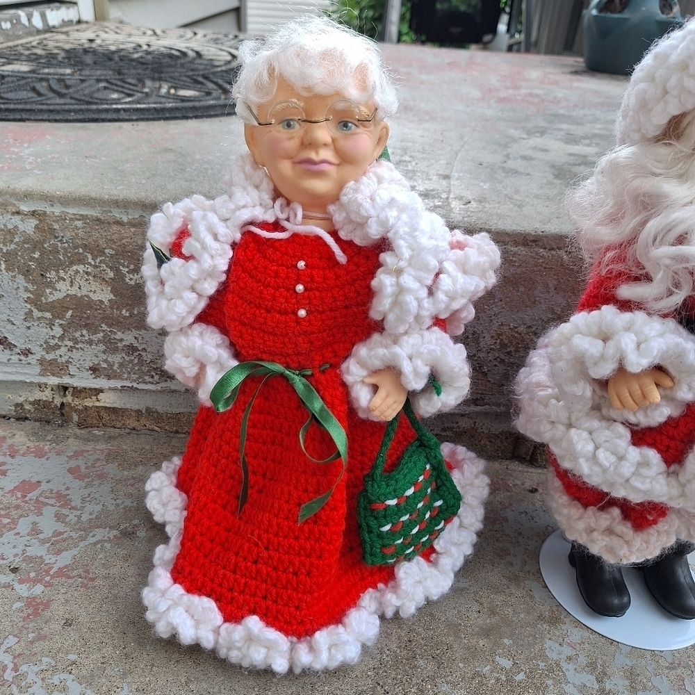 Vintage Christmas Hand Crocheted Santa and Mrs. Clause - Picture 2 of 5
